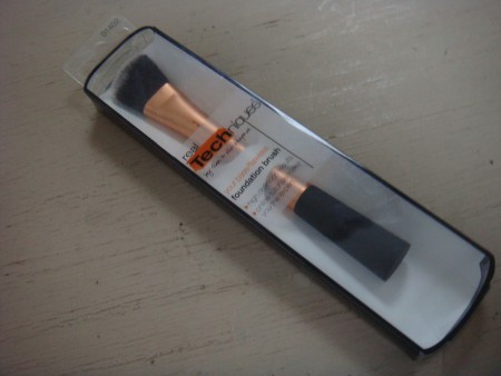 Real Techniques foundation brush